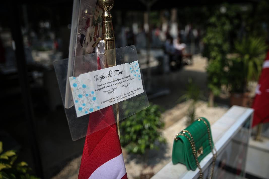 Bayram arifesinde şehitliklerde hüzün: Kahramanlara koştular - Resim: 16